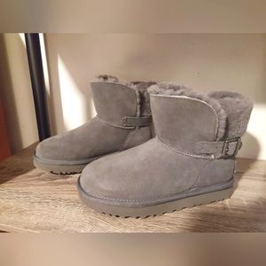Uggs women size 5